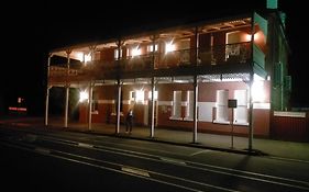 Honeysuckle Inn - Violet Town